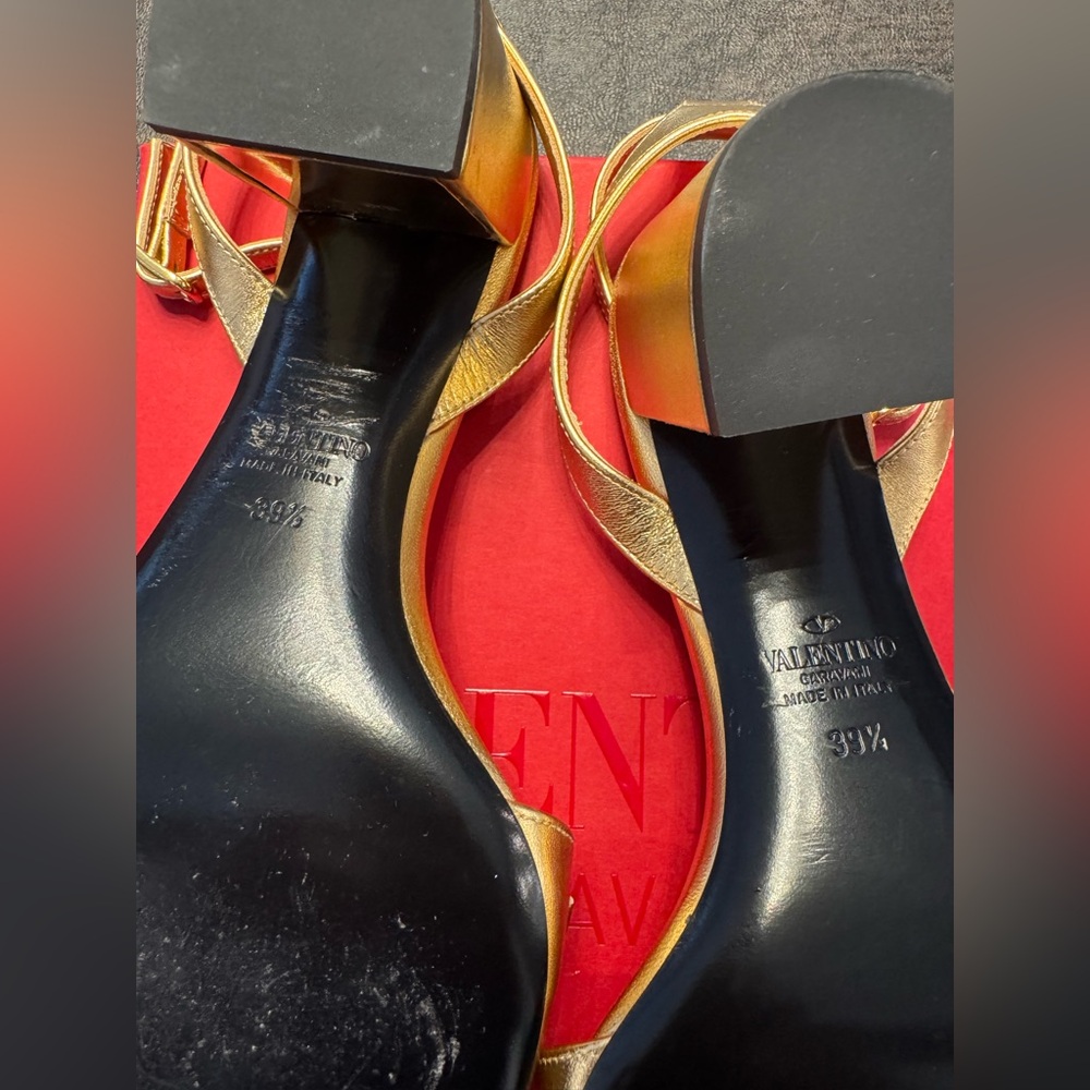 EUC VALENTINO GARAVANI  Metal V Logo Block Heel Sandals, Gold, Sz 39.5 - Picture 10 of 11